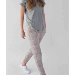 Lululemon B.F.T. Boyfriend Tee | V-Neck T-Shirt Women’s‎ Sz 10 Gray Discontinued